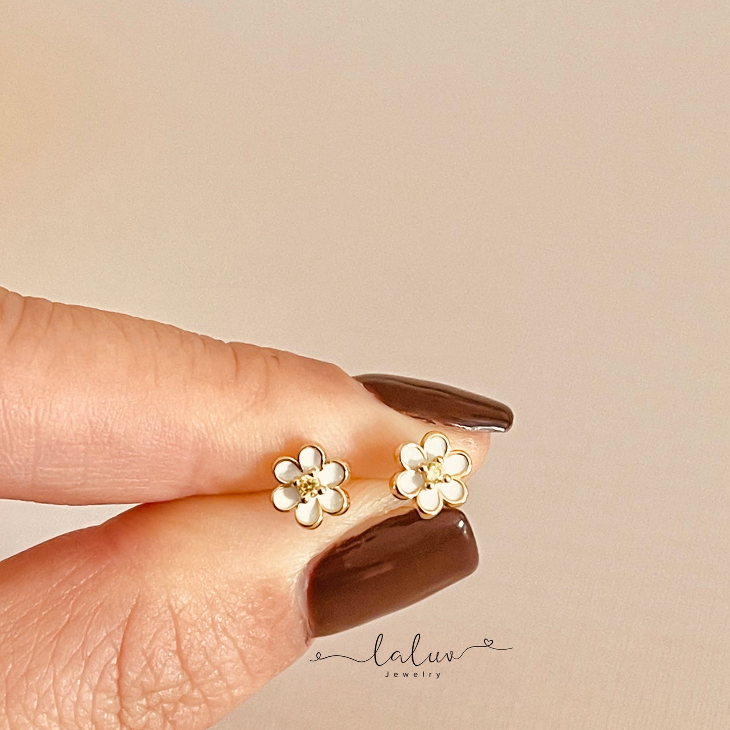 Gold Enamel white Flower Daisy Stud Earrings