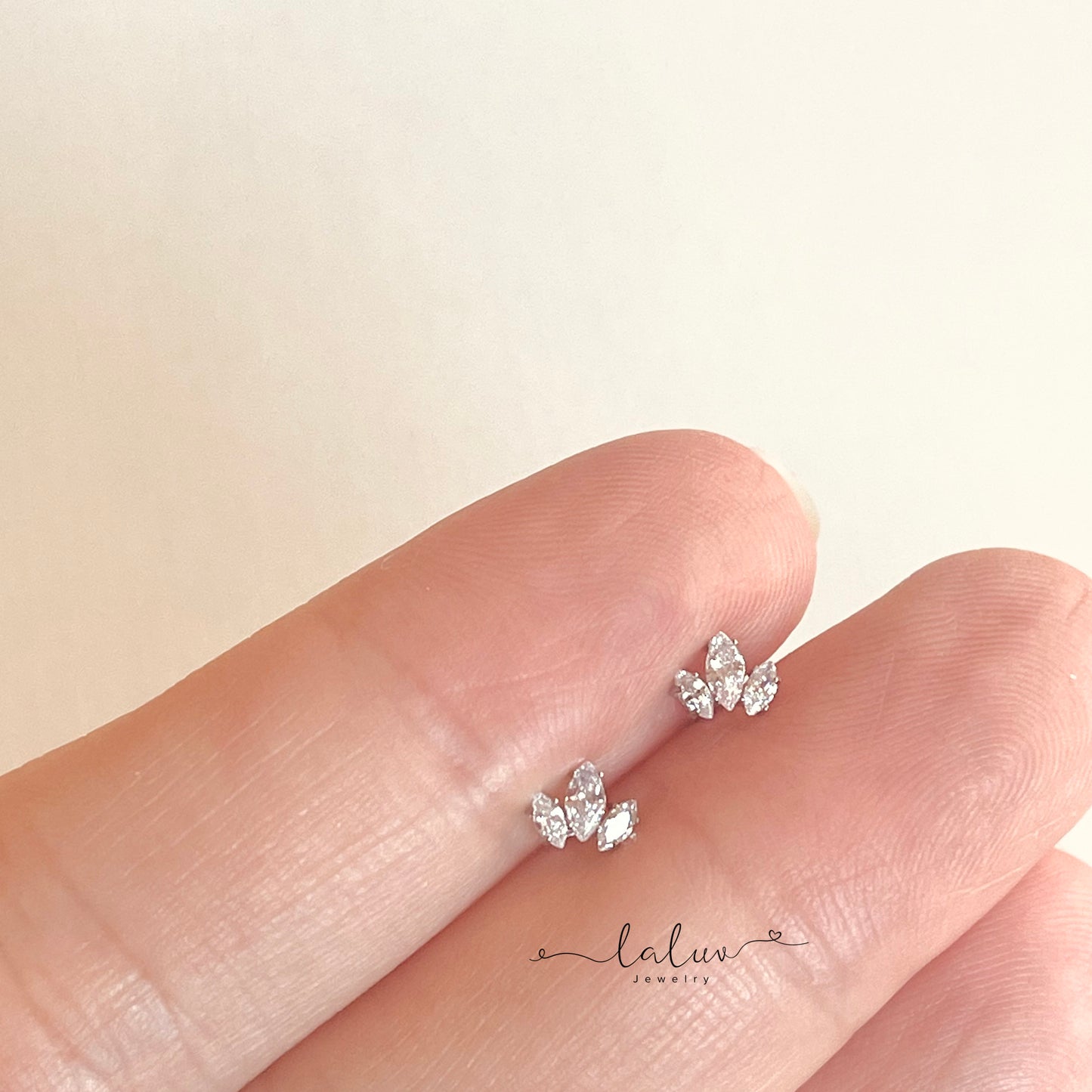 1pc 3 Stone Dainty Marquise Crown Flat Back Earrings